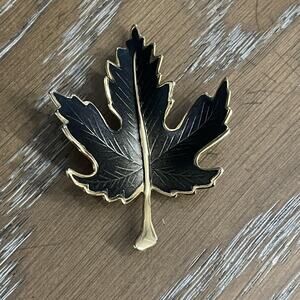 Vintage Leaf Brooch Pin Gold Tone Maple Costume Jewelry Fall Accessory